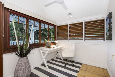 Gorgeous Home 3 Mins To Strand - Kempsey Accommodation 1