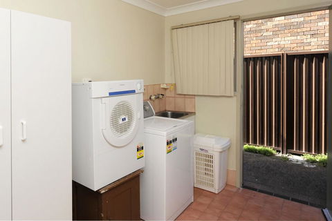 Government Rd 38 - Shoal Bay - Kempsey Accommodation 3