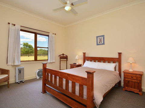 Grasmere Estate Homestead - Hear The Lions Roar From Nearby Hunter Valley Zoo - Kempsey Accommodation 2