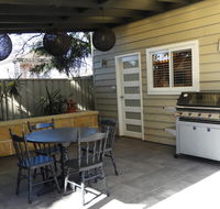 Guesthouse with Pool  BBQ - 10 kms from CBD - Kempsey Accommodation
