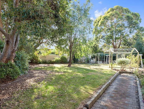 GUMS & ROSES - Family Home In The Heart Of Town. - Kempsey Accommodation 2