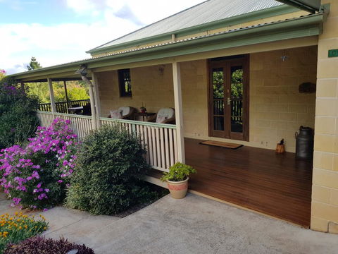 Gumtree House Montville - Kempsey Accommodation 0