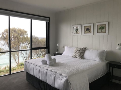 Hamptons On The Bay - Kempsey Accommodation 1