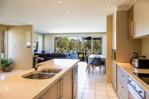 HARBOUR LIGHTS - Ulladulla - Kempsey Accommodation 3