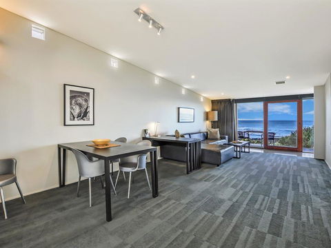 HEARN'S BEACHSIDE VILLA 2 - Kempsey Accommodation 2