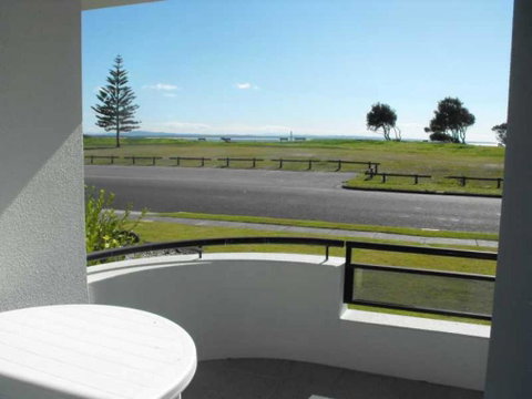 Hi Surf Unit 2, 92 Head Street, Forster - Kempsey Accommodation 0