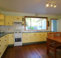 Hi View 18 Dulconghi Street - Kempsey Accommodation