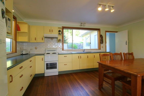 Hi View, 18 Dulconghi Street - Kempsey Accommodation 0