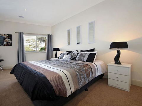 Hidden Gem In Cafe Strip! Chadstone + King Bed - Kempsey Accommodation 3