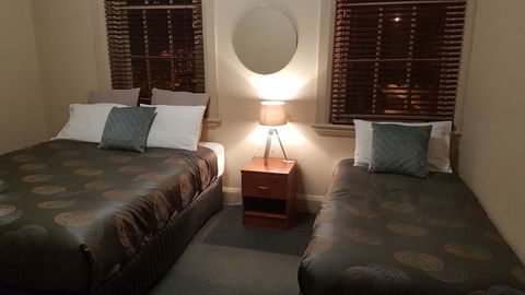 Highlands Hotel - Kempsey Accommodation 1