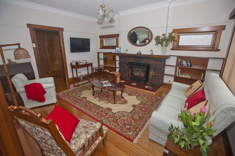 Hillside Cottage - Kempsey Accommodation 1