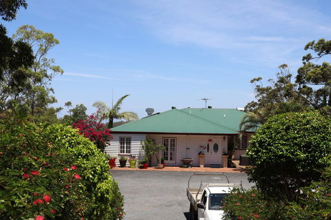 Hilltop On Tamborine - Kempsey Accommodation 0
