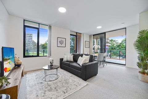 HomeHotel Walking Distance To Train And Westfield. - Kempsey Accommodation 0
