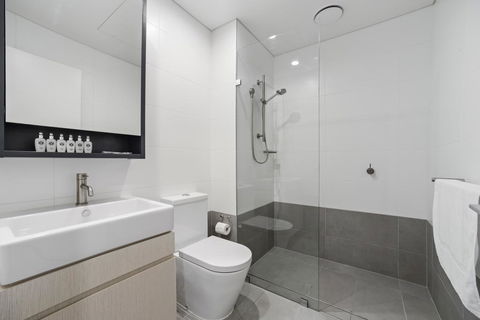 HomeHotel Walking Distance To Train And Westfield. - Kempsey Accommodation 3