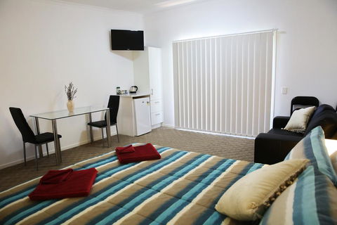 Honeybee - Country Accommodation - Kempsey Accommodation 0