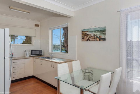 Jamaica Holiday Units - Kempsey Accommodation 2