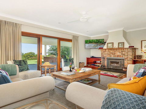 Jaspers Brush - Tranquil Gardens & Stunning Views - Kempsey Accommodation 2