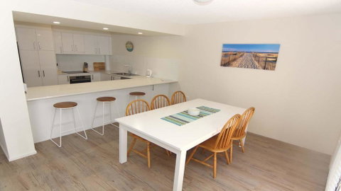 Kanandah 5 - By The Lake! - Kempsey Accommodation 2