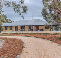 Kangaroo Lake Homestead - Kempsey Accommodation