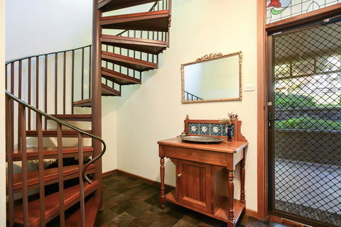 Kestrel Lodge Port Willunga - Kempsey Accommodation 1