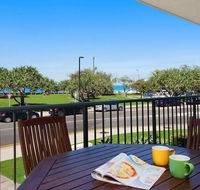 Kings Beach Ocean Front Views Private Balcony overlooking Kings Beach - Kempsey Accommodation
