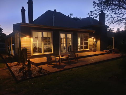 Kings Cottage Uralla - Kempsey Accommodation 1