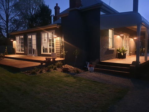 Kings Cottage Uralla - Kempsey Accommodation 2