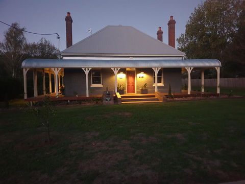 Kings Cottage Uralla - Kempsey Accommodation 0