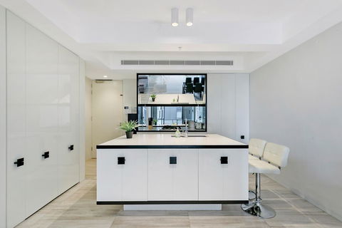 KOZYGURU HAYMARKET SYDNEY CITY VIEW 2 BED STUNNING APT NHA178-1206 - Kempsey Accommodation 1