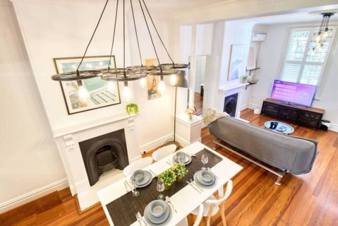KOZYGURU Surry Hill 3 Bed Terrace Walk To Central Station - Kempsey Accommodation 0
