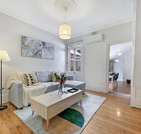 KOZYGURU SURRY HILLS COZY 3 BED TERRACE MINS WALK TO CBD NSH095 - Kempsey Accommodation