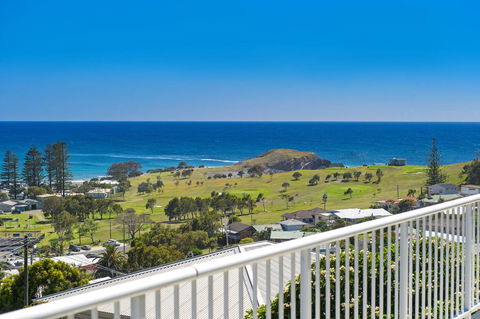 La Mer, 19 Dulconghi Street - Kempsey Accommodation 0