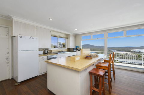 La Mer, 19 Dulconghi Street - Kempsey Accommodation 1