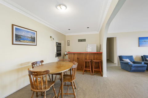 La Mer, 19 Dulconghi Street - Kempsey Accommodation 2
