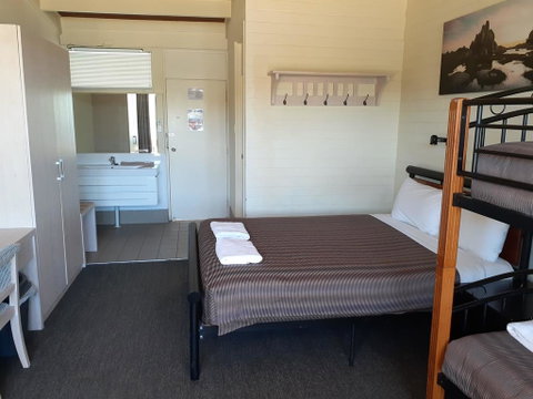 Lake Jindabyne Hotel - Kempsey Accommodation 3