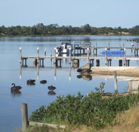 Lakes Waterfront Motel and Cottages with King Beds - Kempsey Accommodation