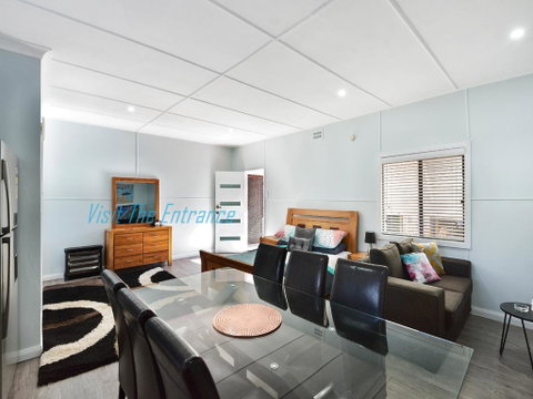 Lakeside Cabin - Kempsey Accommodation 3