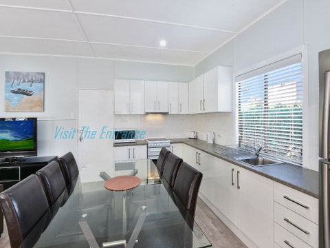 Lakeside Cabin - Kempsey Accommodation 0