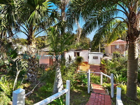 Lakeside House & Cabin - Kempsey Accommodation 2