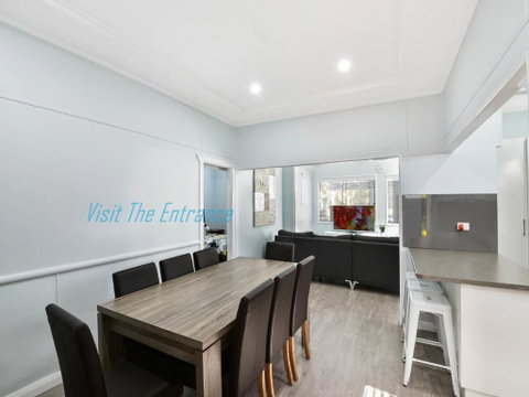 Lakeside House & Cabin - Kempsey Accommodation 3