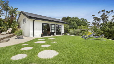 LANIKAI - MOUNT MARTHA - Kempsey Accommodation 1