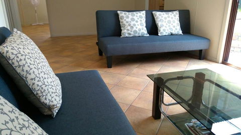 Large 6-Bedroom House With Wifi & Netflix Close To Singleton CBD Hunter Valley - Kempsey Accommodation 2