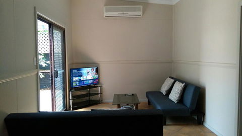 Large 6-Bedroom House With Wifi & Netflix Close To Singleton CBD Hunter Valley - Kempsey Accommodation 1