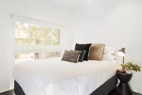 Large Converted Church Apartment In Top Location - Kempsey Accommodation 3