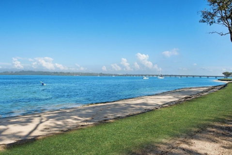 Large Family Waterfront Home With Room For A Boat - Welsby Pde, Bongaree - Kempsey Accommodation 2