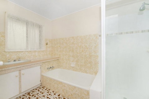 Large Family Waterfront Home With Room For A Boat - Welsby Pde, Bongaree - Kempsey Accommodation 1