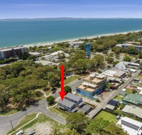 LAVISH BEACH HOUSE ON THE SURF SIDE - Kempsey Accommodation