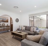 Le Maison 77 Horace St - stunning house with ducted air WIFI and Linen provided - Kempsey Accommodation