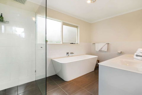 Lighthouse Cottage - Kempsey Accommodation 0