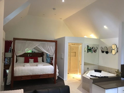 Linger A While Chalet - Kempsey Accommodation 2